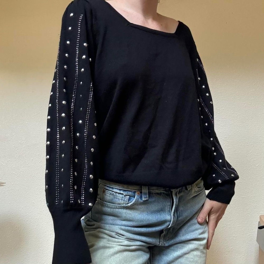 NWT Carmen Marc Valvo Womens Silver Stud Embellished Sleeve Blk Sweater. Sz XL